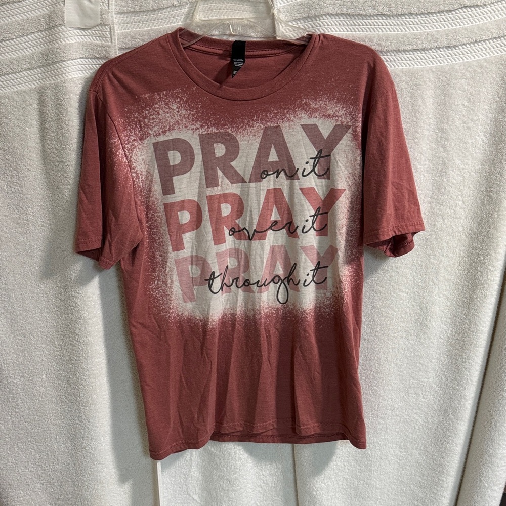 Women's Short Sleeve Graphic Tee - Red H10